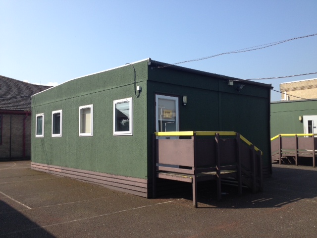 Single modular classroom building exterior